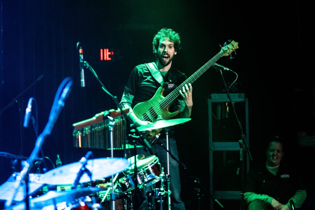 Carl Mayotte, bassiste de l'équipe des Verts